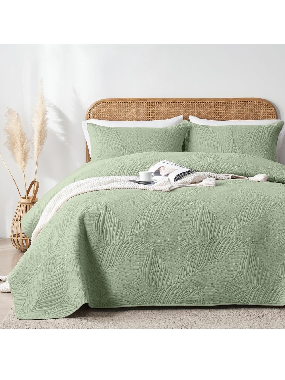 NWOT - Classic Palm Leaf King Quilt 3 Piece Set - Sage Green